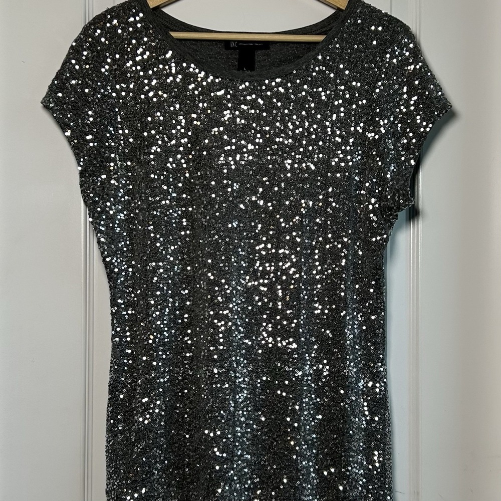 INC‎ International Concepts Silver All Over Sequin Stretch Cap Sleeve Top